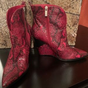 Sexy ankle boots!
